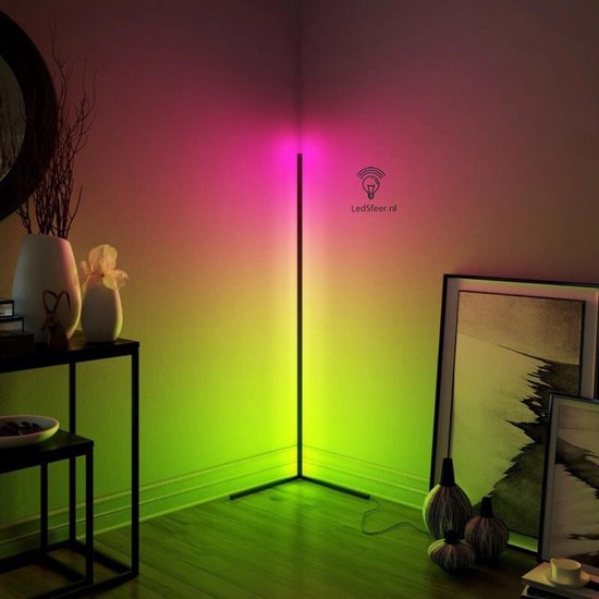 LedSfeer™ Moderne led vloerlamp bedienbaar met App controle - dimbaar - verticale lamp met kleur led verlichting - sfeerlicht - RGB - staande lamp - lichtbron - app - zwart